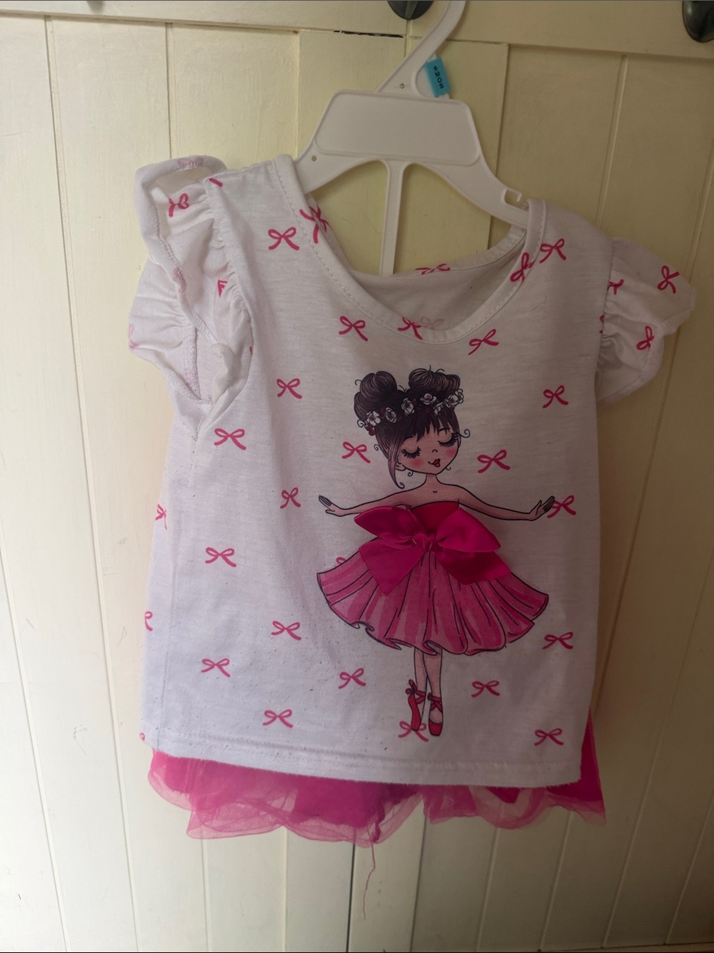 Girls ballerina outfit - shirt with bow and tutu skirt